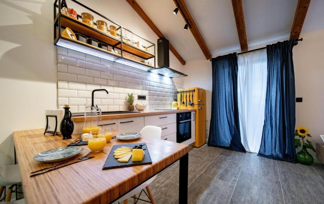 Novouredeni Apartman Marko Mundanije Екстер'єр фото