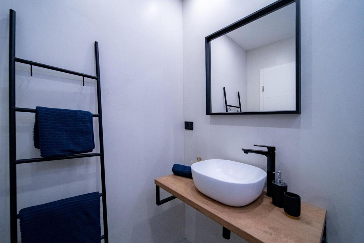 Novouredeni Apartman Marko Mundanije Екстер'єр фото