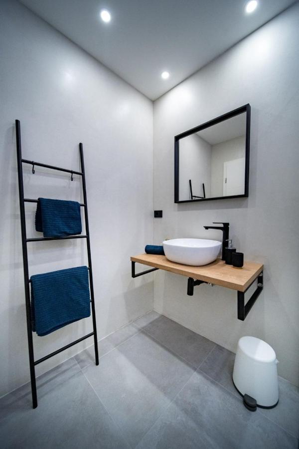 Novouredeni Apartman Marko Mundanije Екстер'єр фото