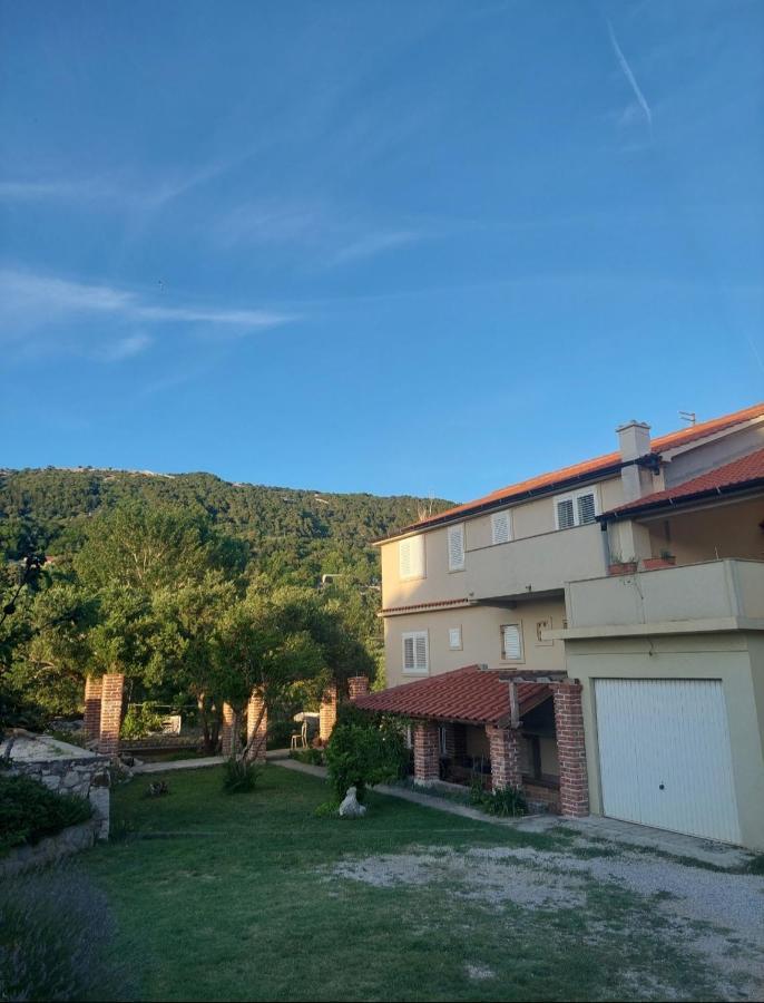 Novouredeni Apartman Marko Mundanije Екстер'єр фото